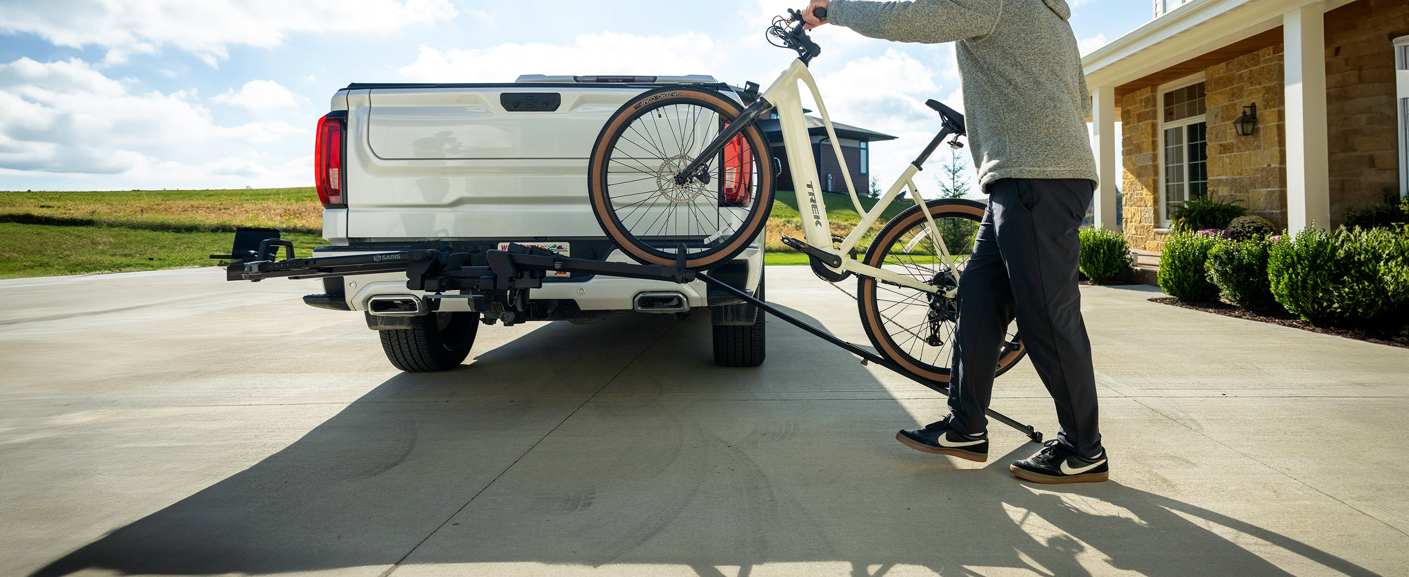 Gr366 Telescoping Rack Saris Cycle-On 2-Bike Hitch Rack | eBike Ready, RV Rated