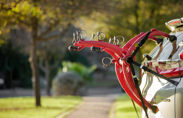 Saris Bones EX 3-bike trunk rack in red
