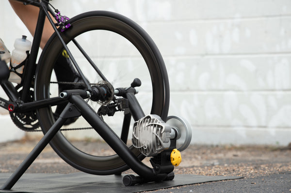 Saris Fluid 2 Smart Trainer — rider sprinting in race simulation