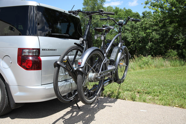 Saris SuperClamp G3 2-Bike Hitch Rack with e-bike loaded