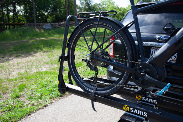 Saris MHS DUO Fendered Bike Wheel Holder — installed with fender-equipped bike