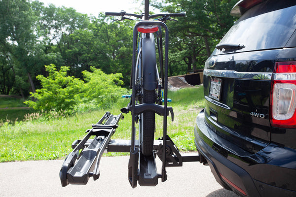 Saris MHS DUO Fendered Bike Wheel Holder — close-up of fender clearance accommodation
