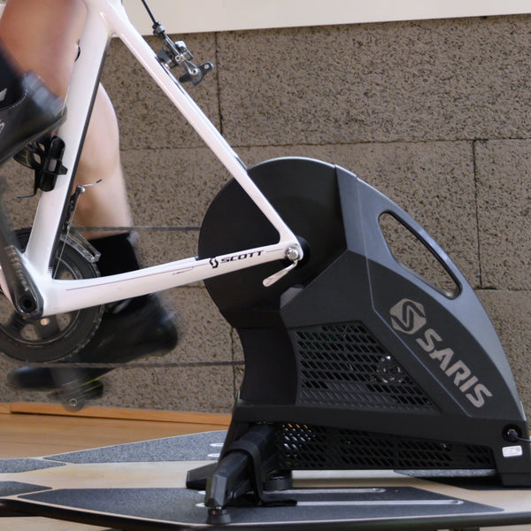 Saris Quick-Release Trainer Skewer — cam lever and axle rod detail for indoor trainer use